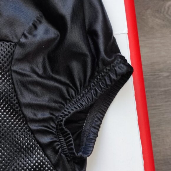 Russel Athletics Practice Jersey youth size M black with Manitoba graphic design - Picture 10 of 12